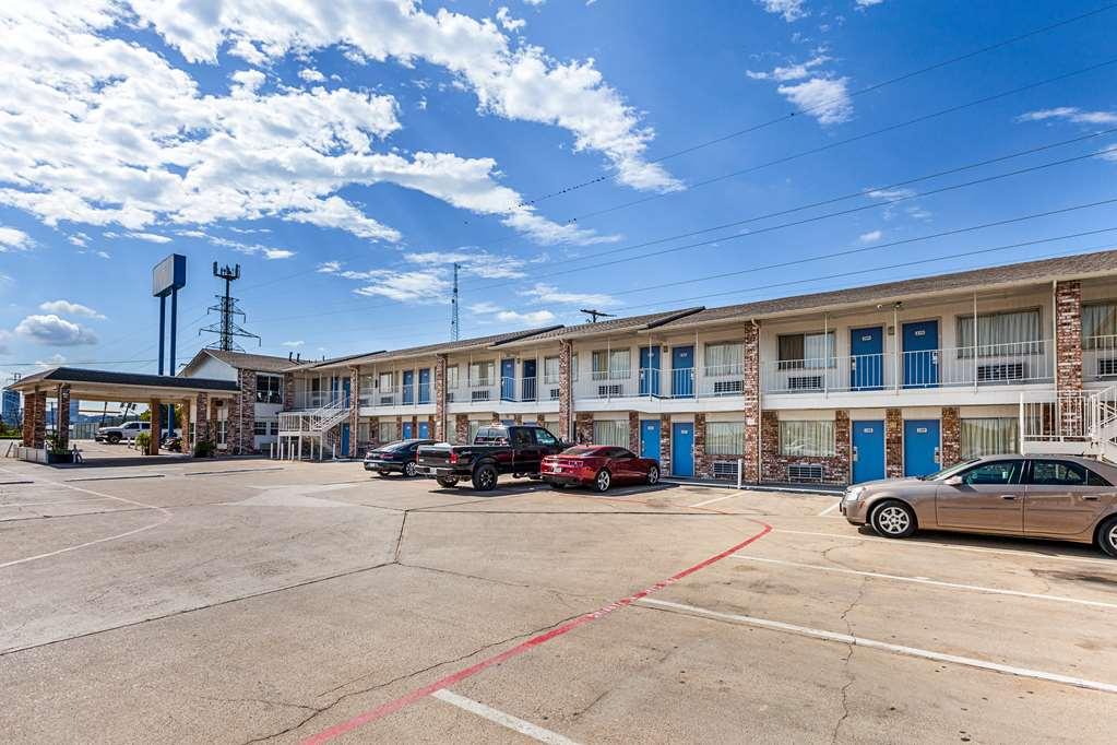 Motel 6 Fort Worth - Northside Eksteriør bilde