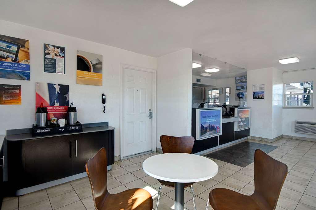 Motel 6 Fort Worth - Northside Eksteriør bilde