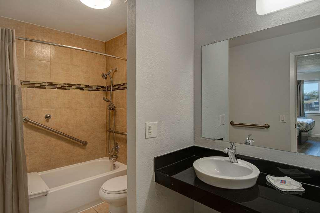Motel 6 Fort Worth - Northside Eksteriør bilde