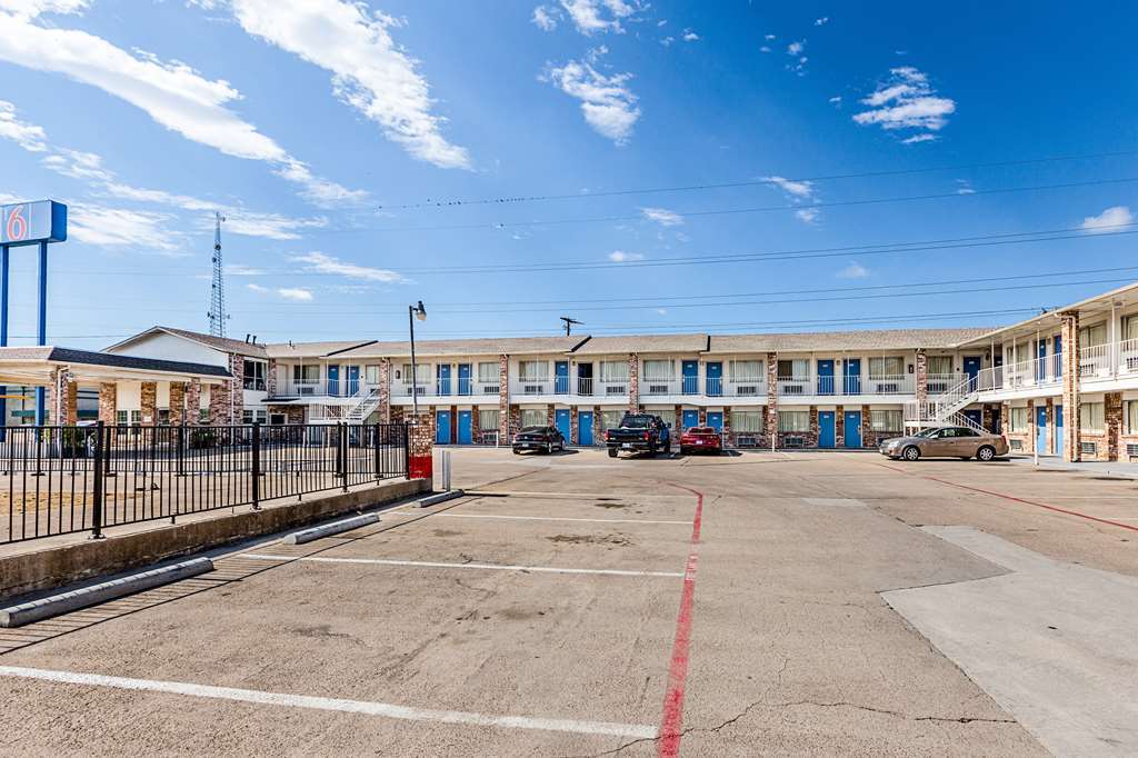 Motel 6 Fort Worth - Northside Eksteriør bilde